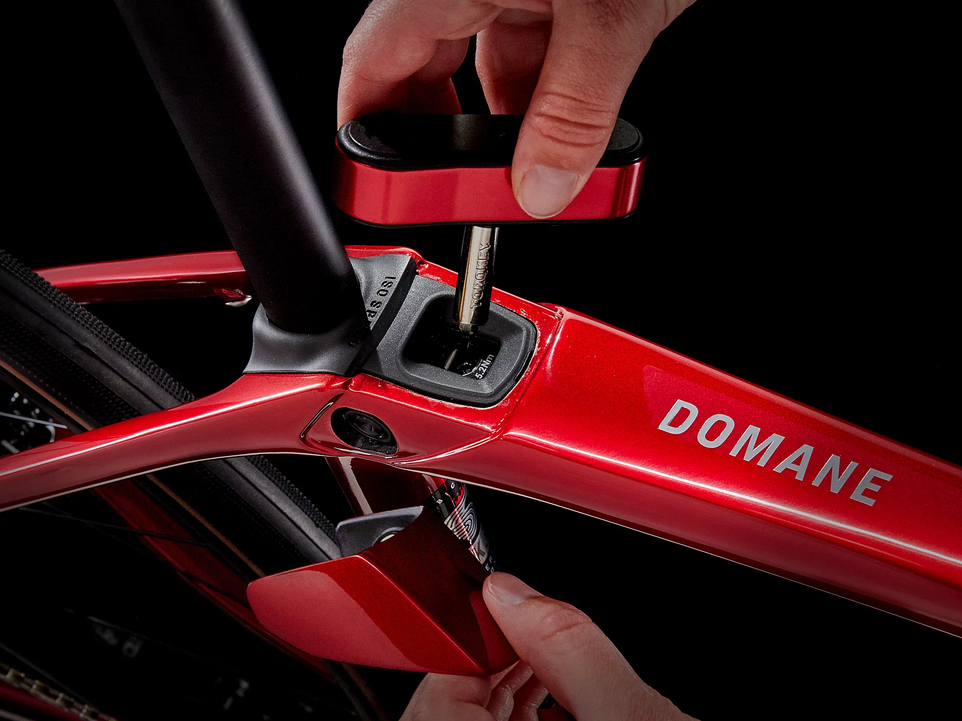 Trek Domane SL 6 ETap Gen 4 Crimson – Image 9